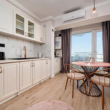 Apartament Infinity Rose Апартаменты Нэводари